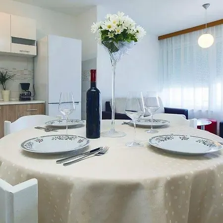 Apartment Duje *** *